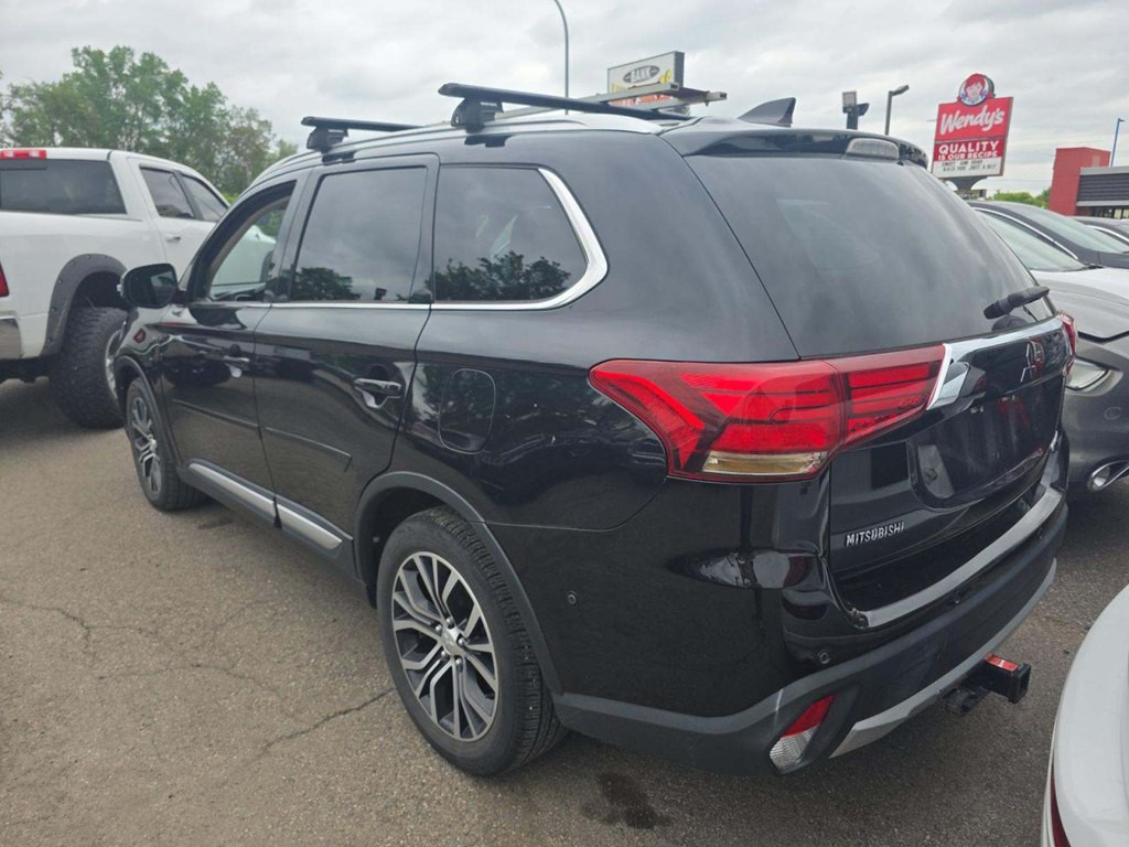 2018 Mitsubishi Outlander Image 2
