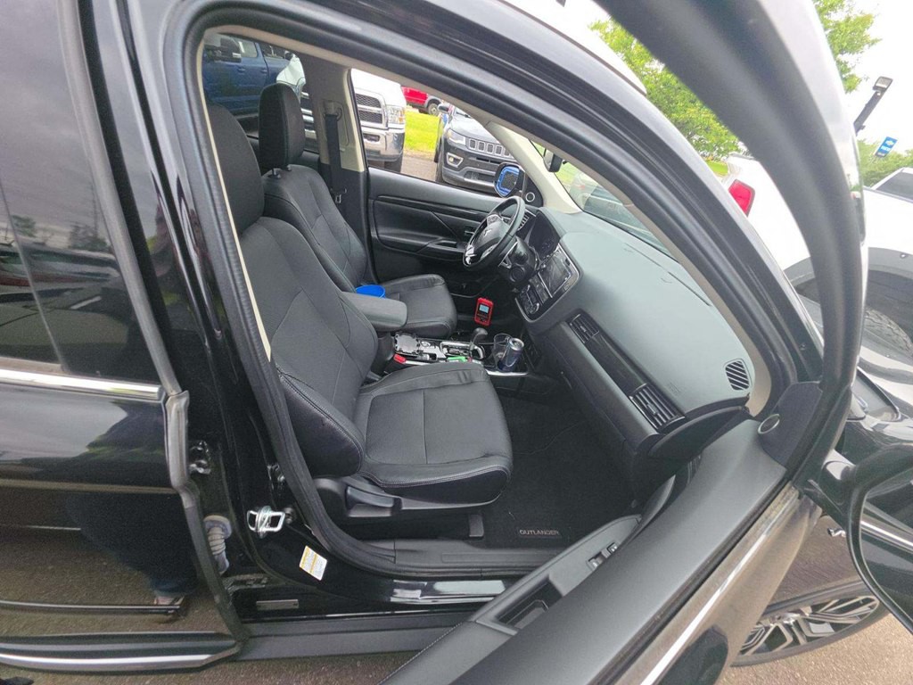 2018 Mitsubishi Outlander Image 10