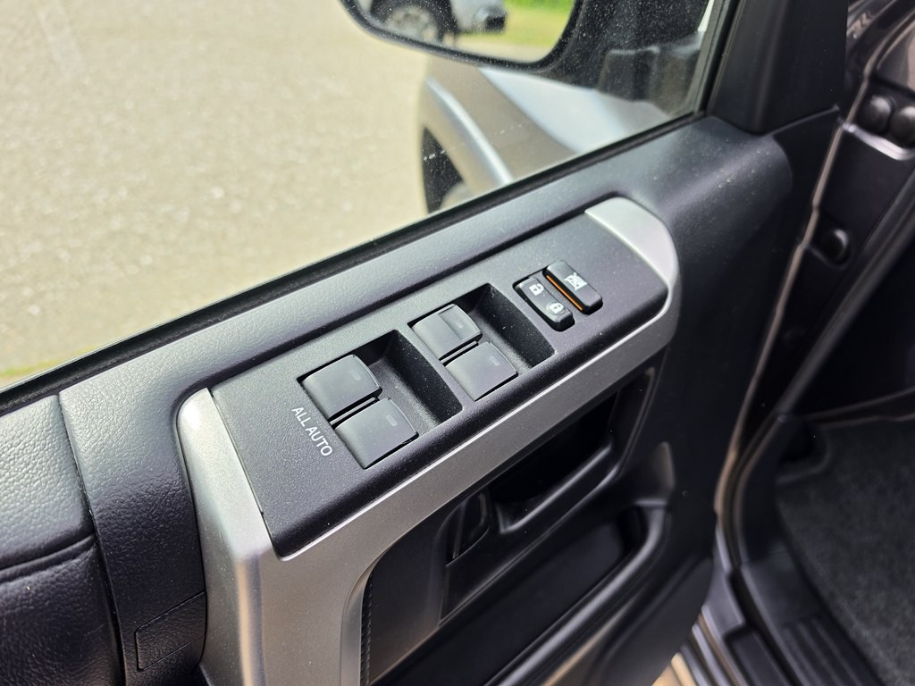 2011 Toyota 4Runner Image 10