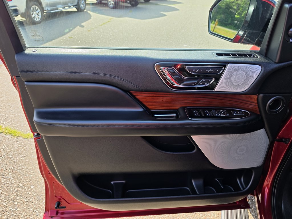 2019 Lincoln Navigator Image 10
