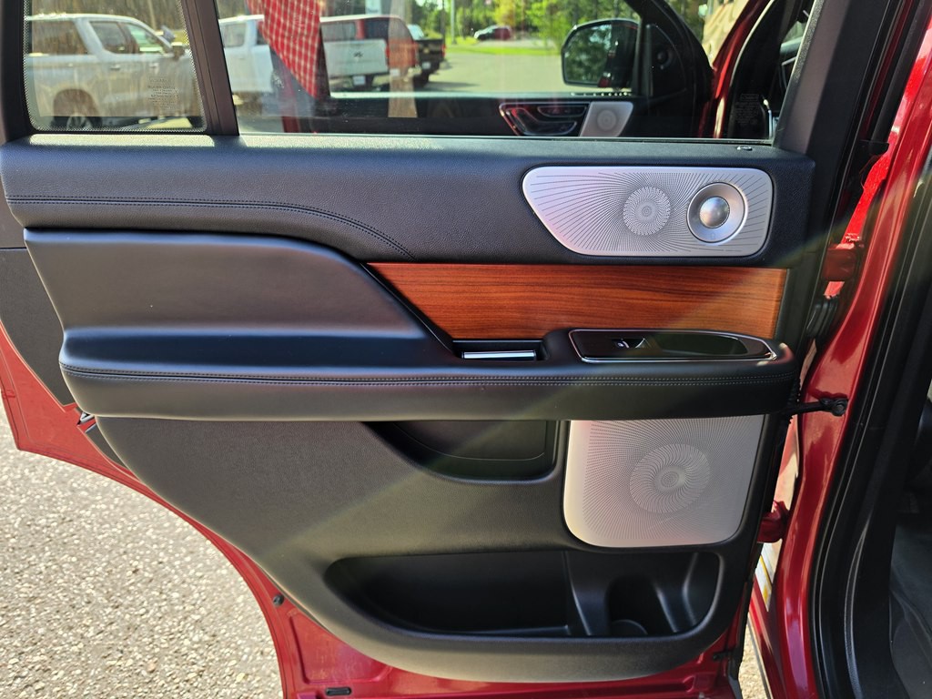 2019 Lincoln Navigator Image 19