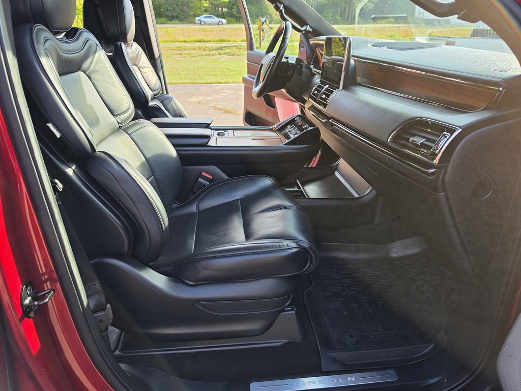 2019 Lincoln Navigator Image 28