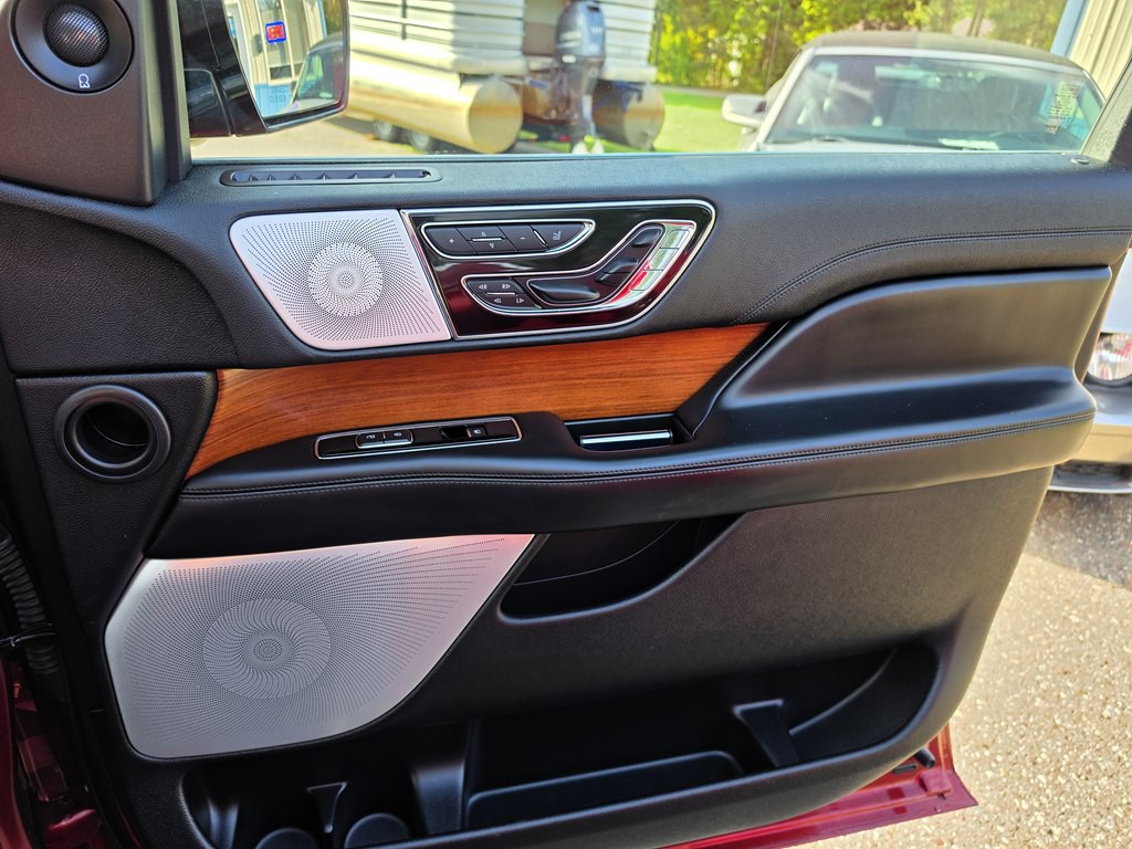 2019 Lincoln Navigator Image 30