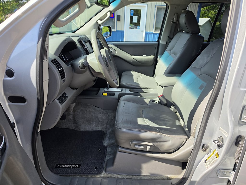2012 Nissan Frontier Image 11