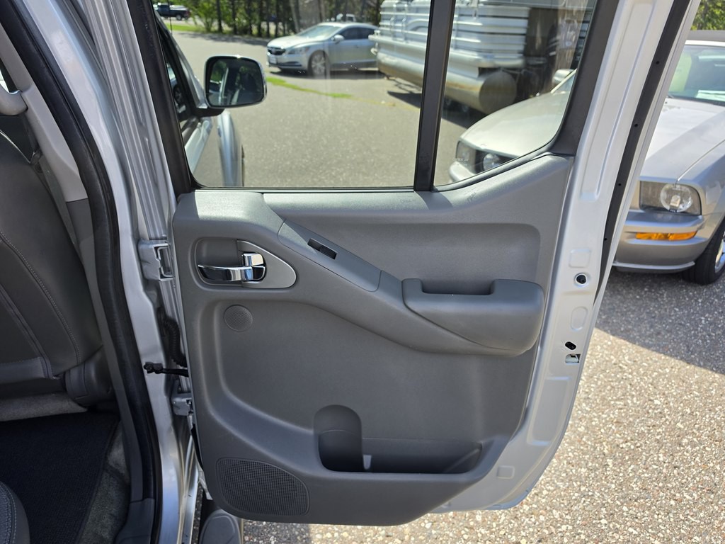 2012 Nissan Frontier Image 22