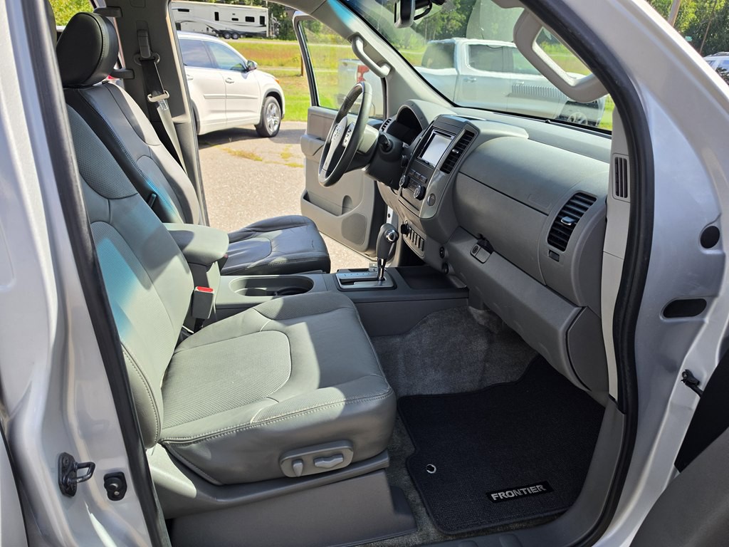 2012 Nissan Frontier Image 23