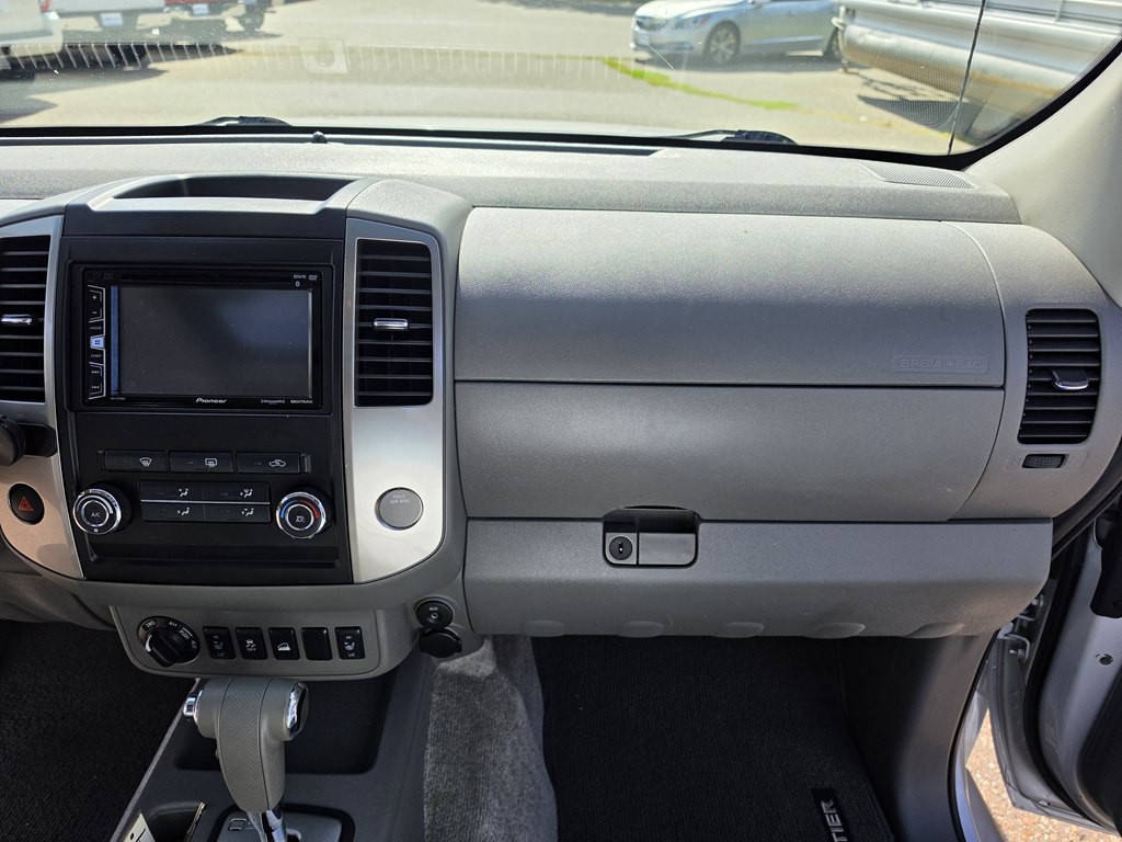 2012 Nissan Frontier Image 24