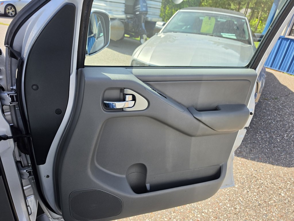 2012 Nissan Frontier Image 25