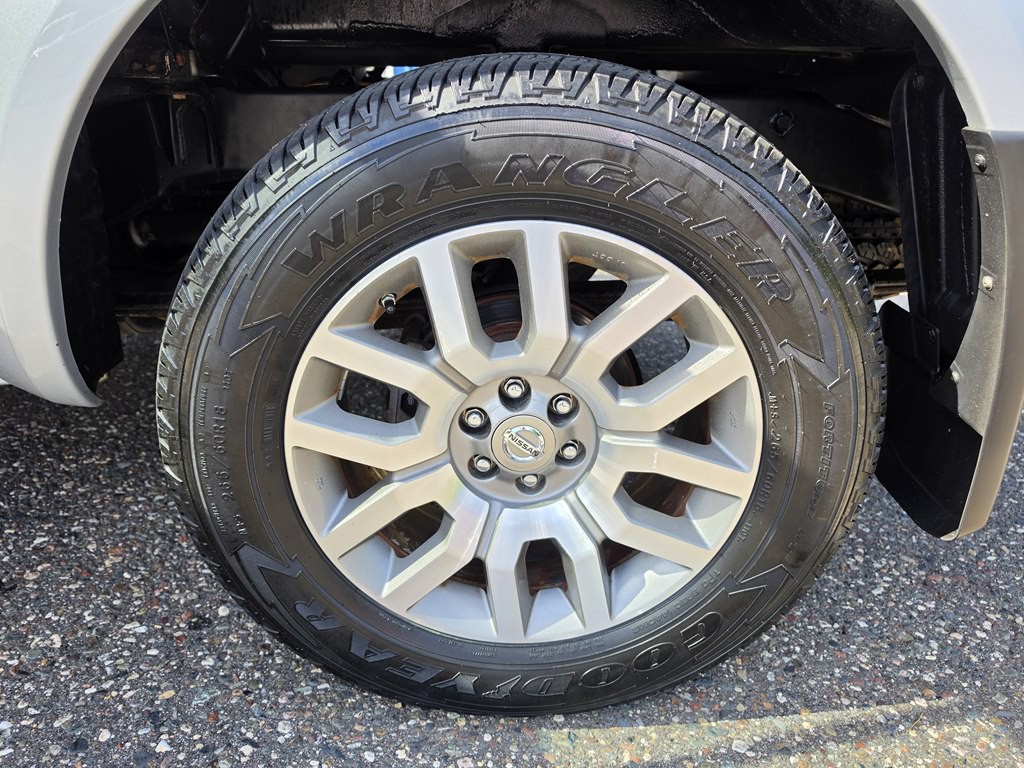 2012 Nissan Frontier Image 27