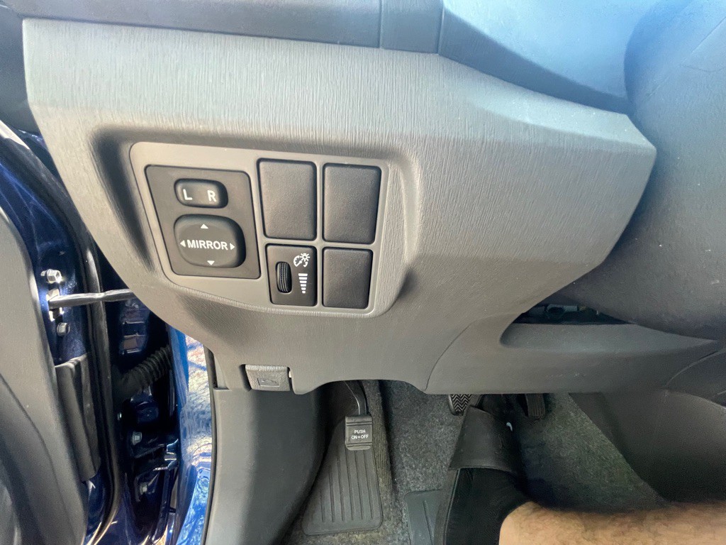 2010 Toyota Prius Image 15
