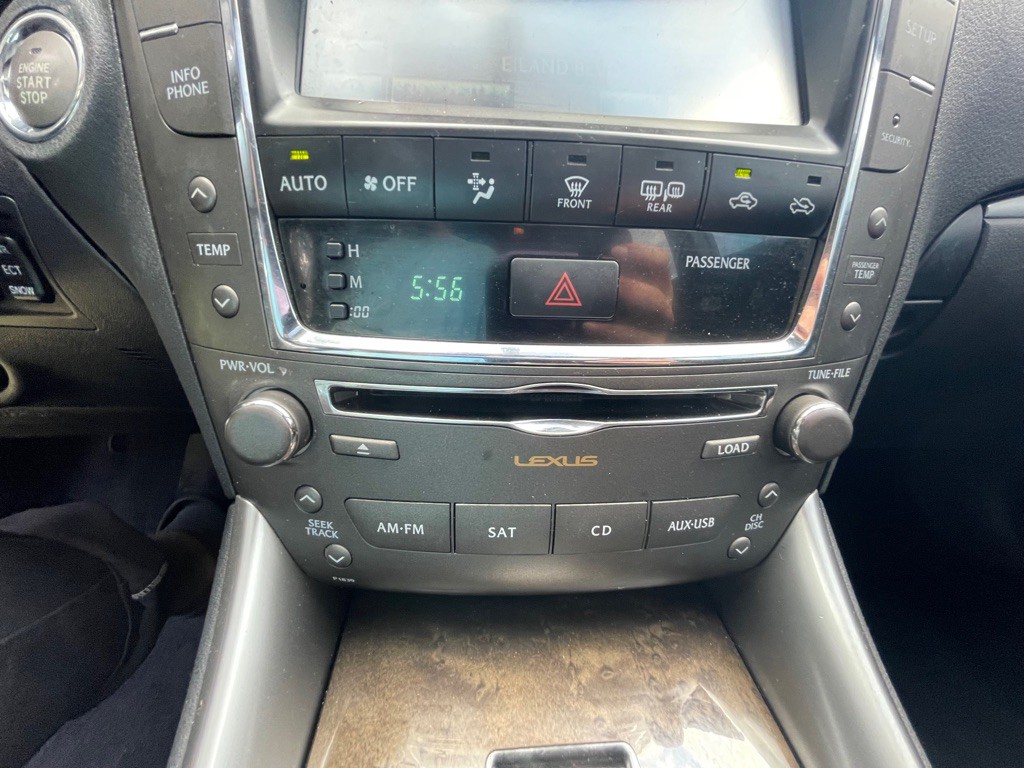 2011 Lexus IS Image 11