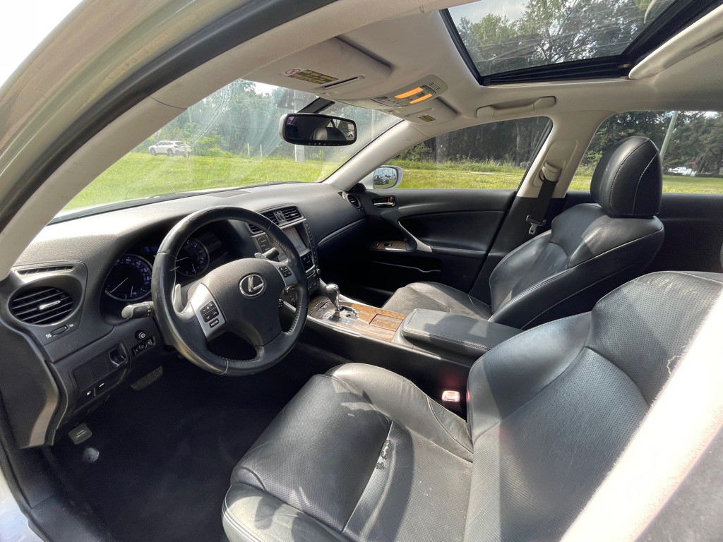2011 Lexus IS Image 16