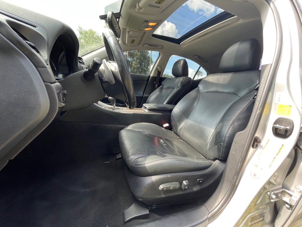 2011 Lexus IS Image 17