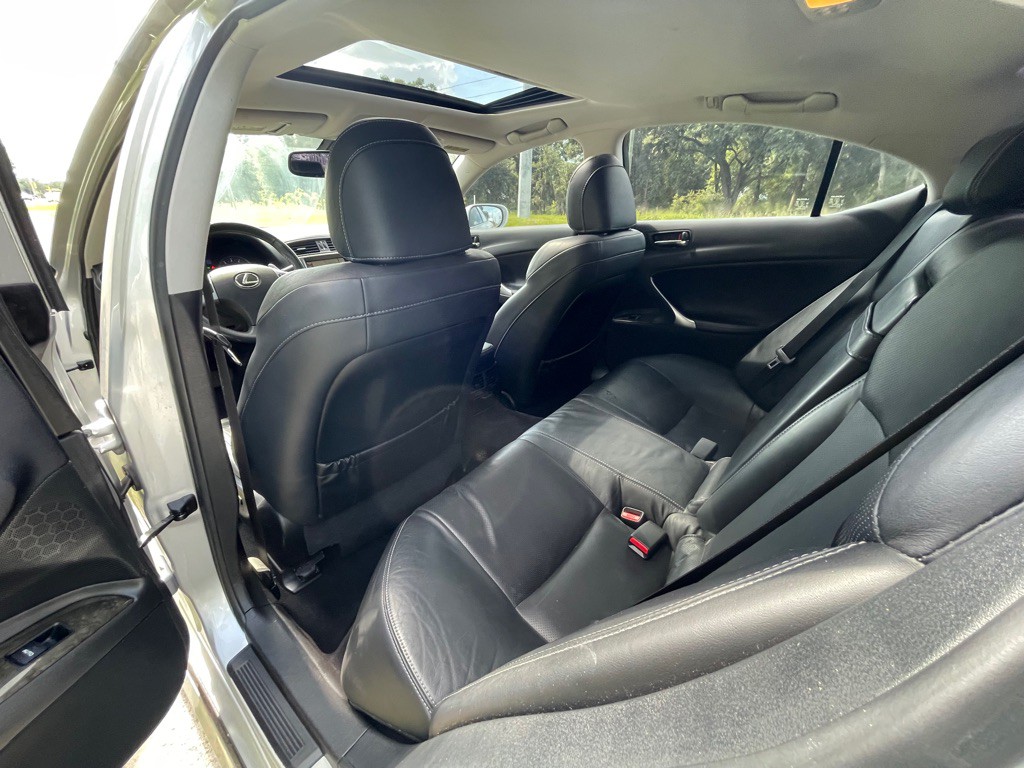 2011 Lexus IS Image 18