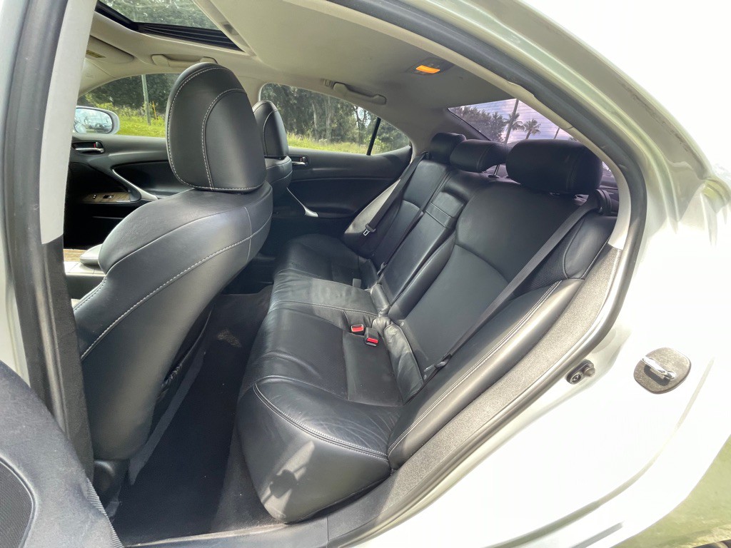 2011 Lexus IS Image 19