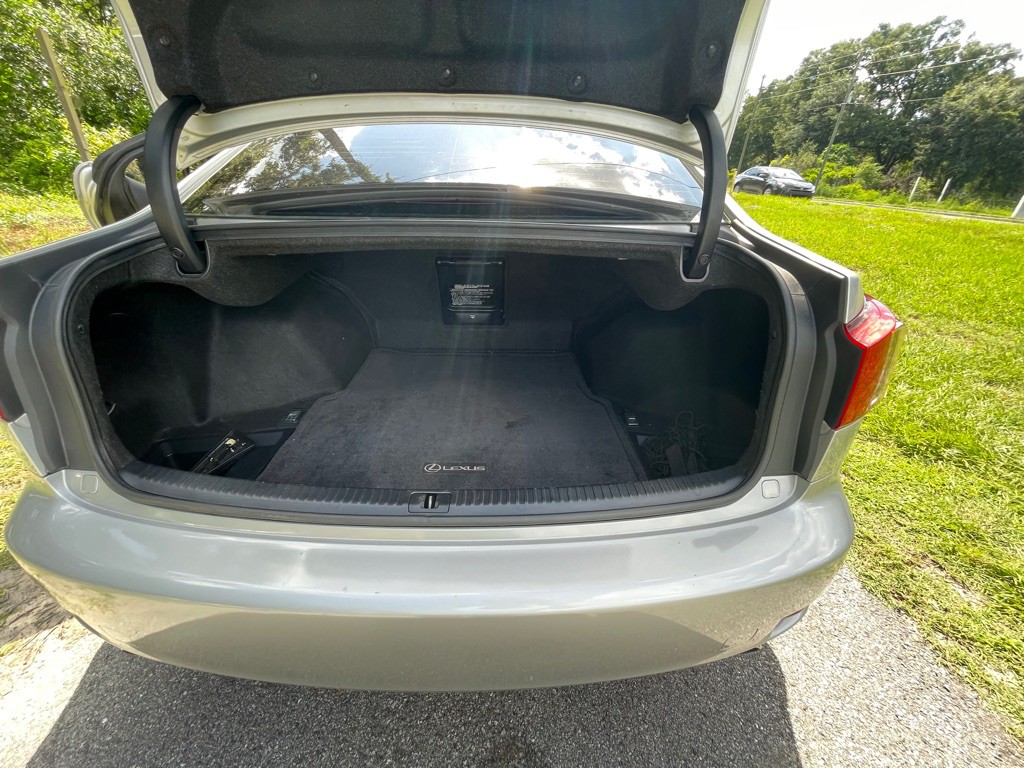 2011 Lexus IS Image 20