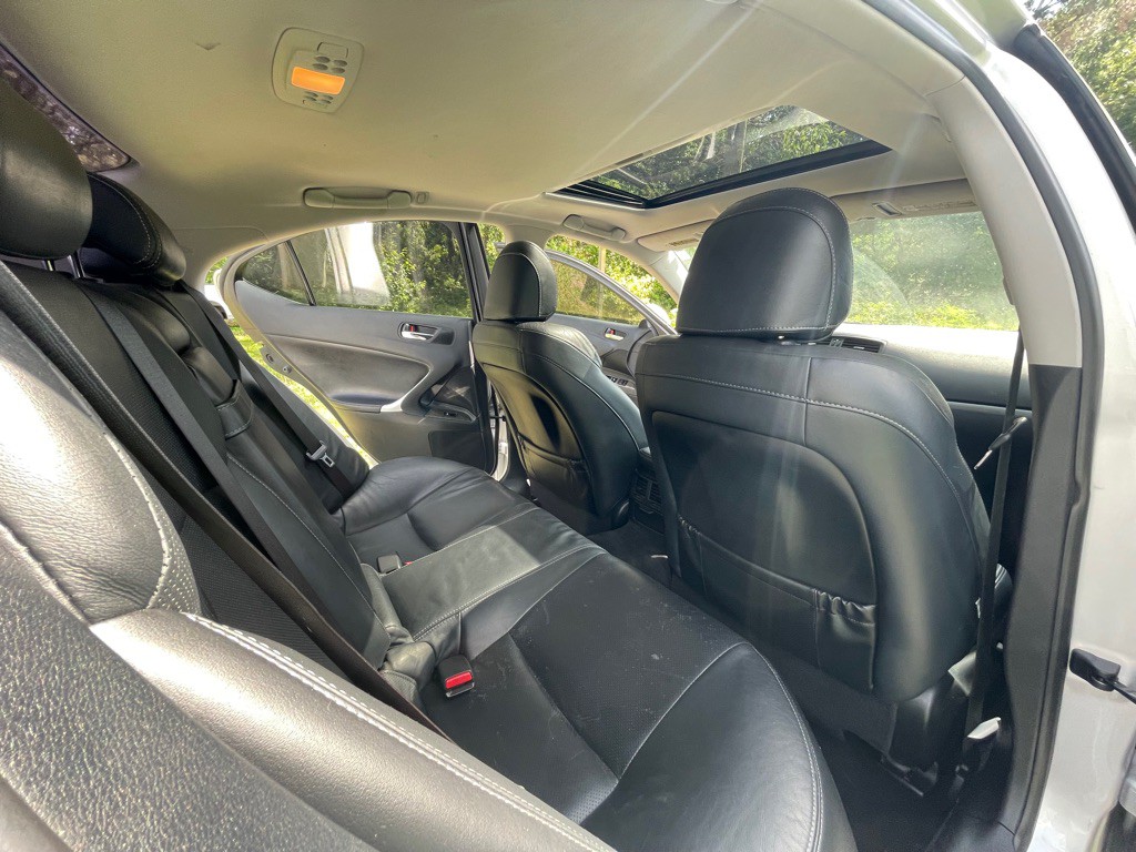 2011 Lexus IS Image 21