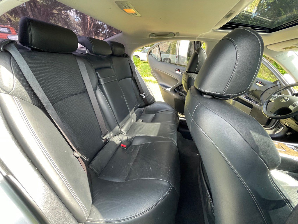 2011 Lexus IS Image 22