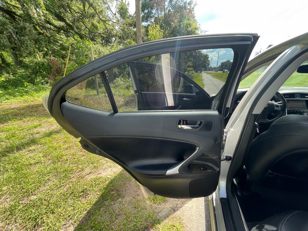 2011 Lexus IS Image 27