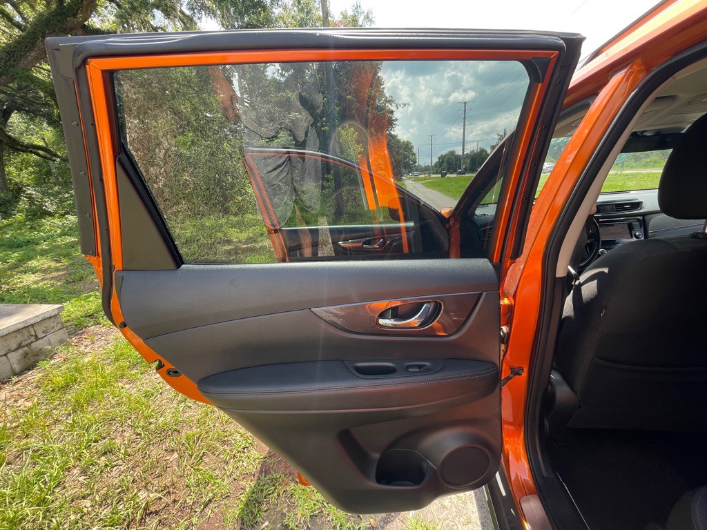 2019 Nissan Rogue Image 25