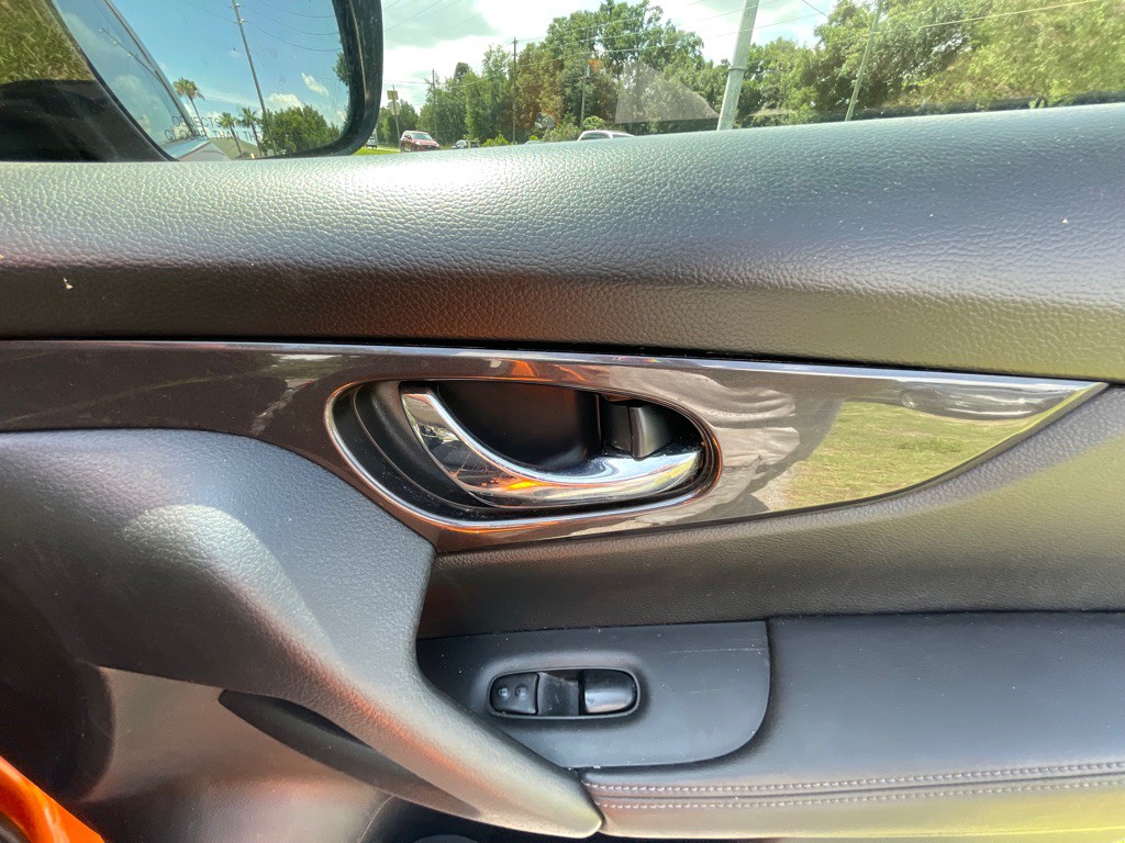 2019 Nissan Rogue Image 30