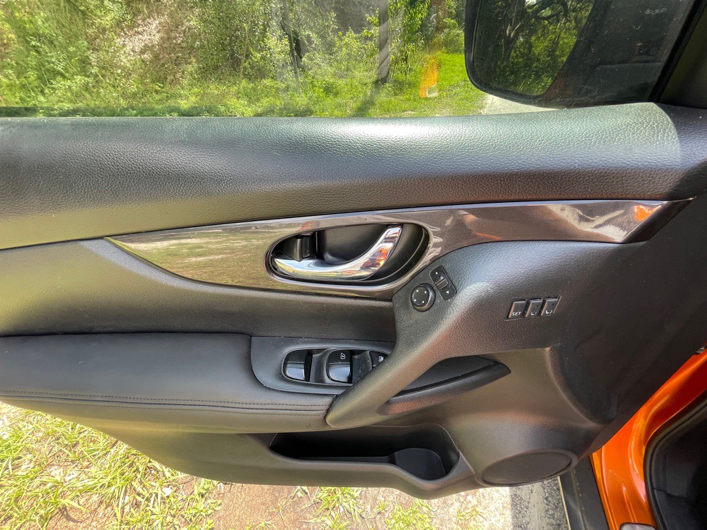 2019 Nissan Rogue Image 24