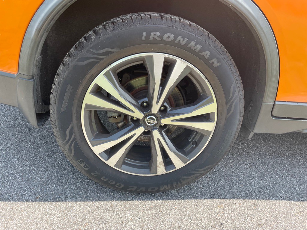 2019 Nissan Rogue Image 32