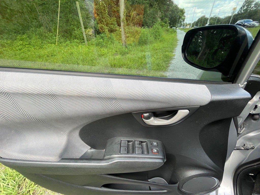 2013 Honda Fit Image 24