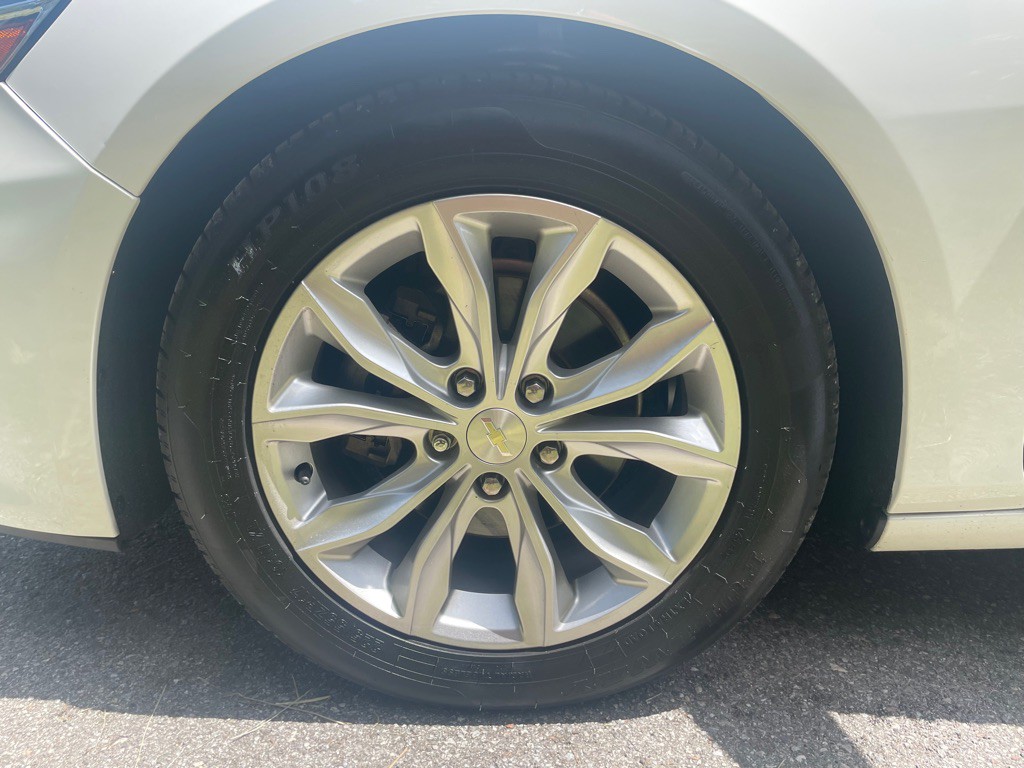 2020 Chevrolet Malibu Image 32