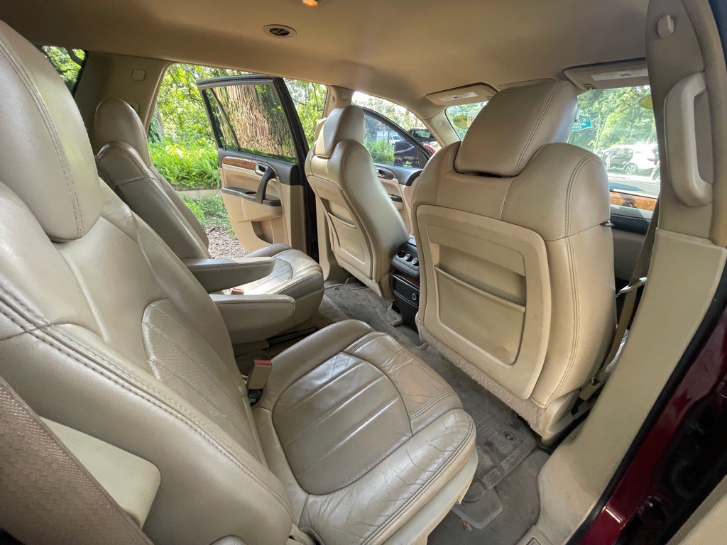 2010 Buick Enclave Image 16