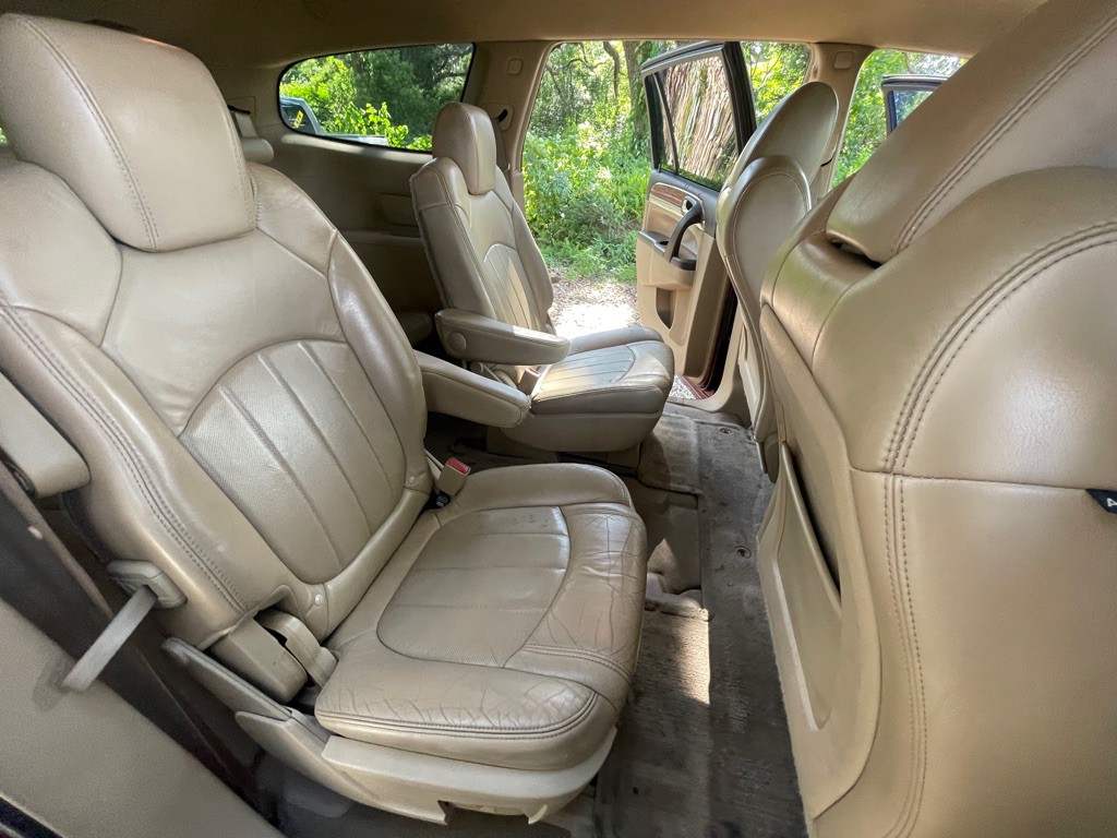 2010 Buick Enclave Image 17