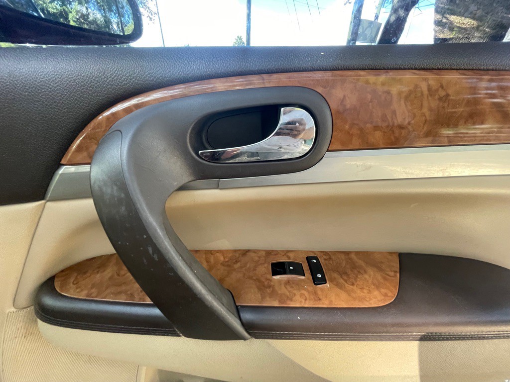 2010 Buick Enclave Image 27