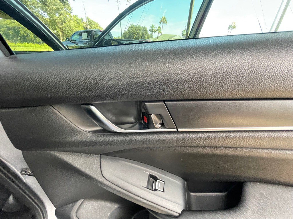 2020 Honda Accord Image 30