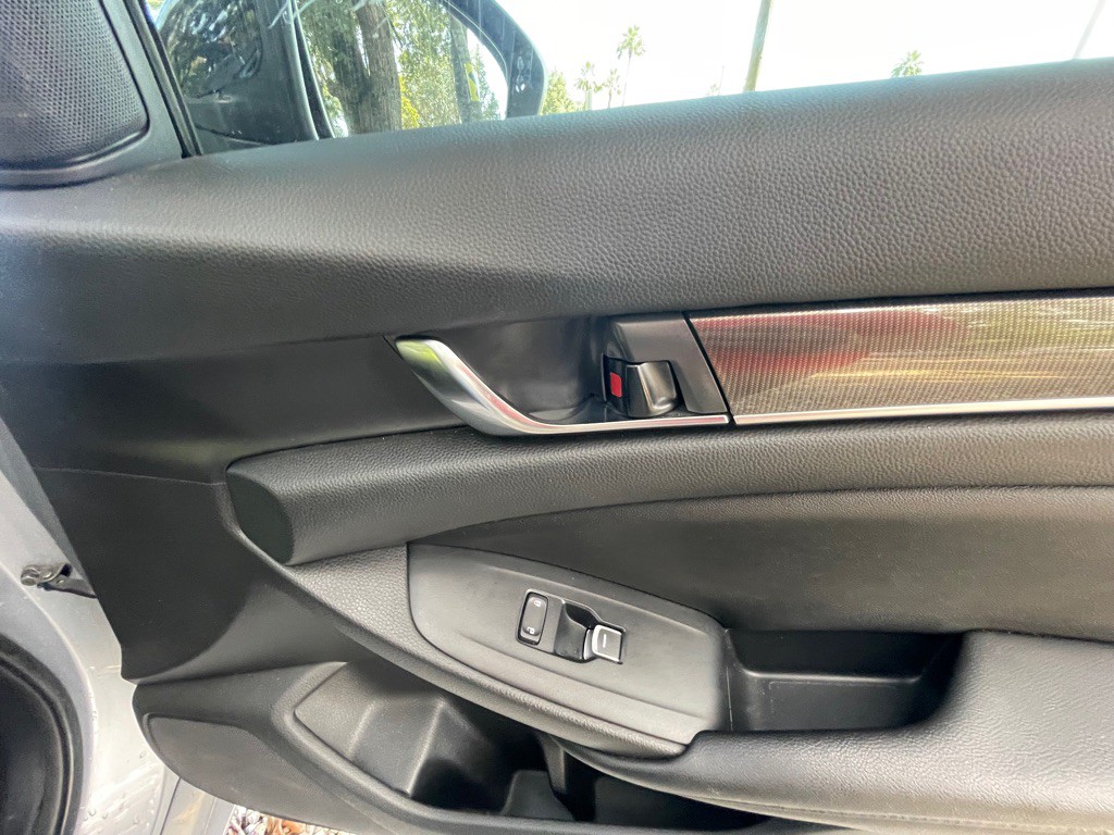 2020 Honda Accord Image 32