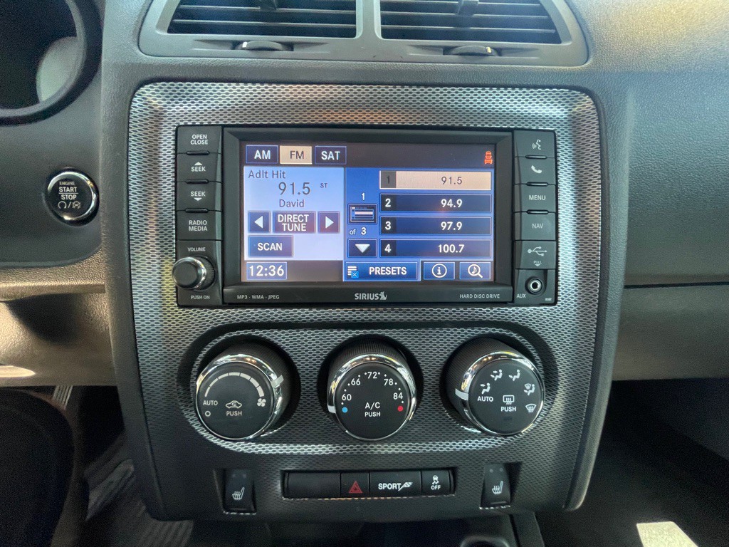 2014 Dodge Challenger Image 11