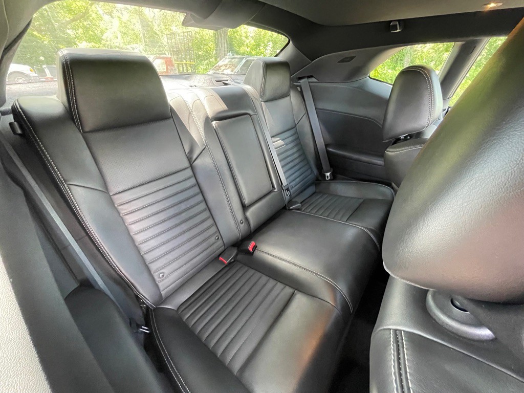 2014 Dodge Challenger Image 20