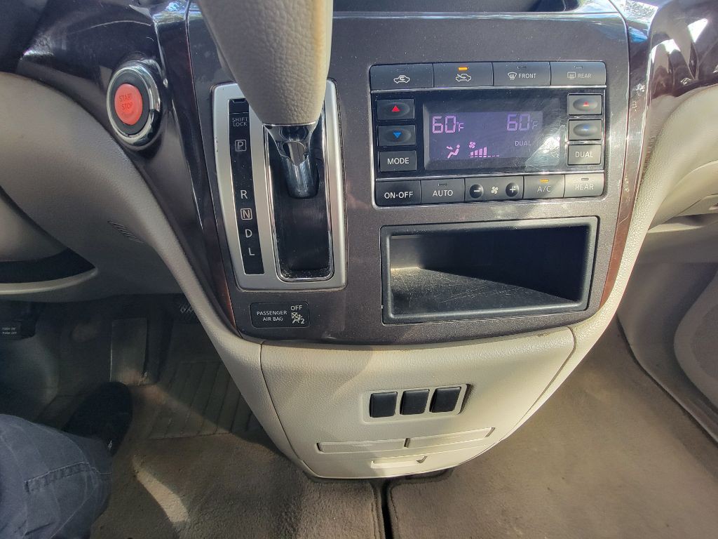 2016 Nissan Quest Image 28