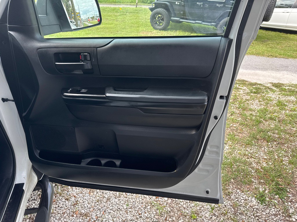 2017 Toyota Tundra Image 18