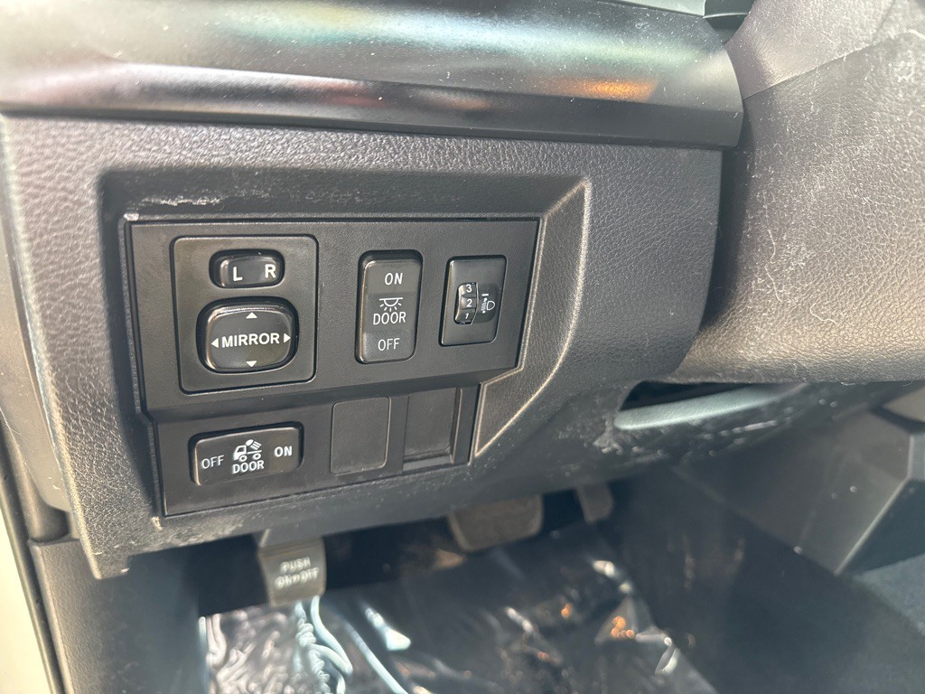 2017 Toyota Tundra Image 25