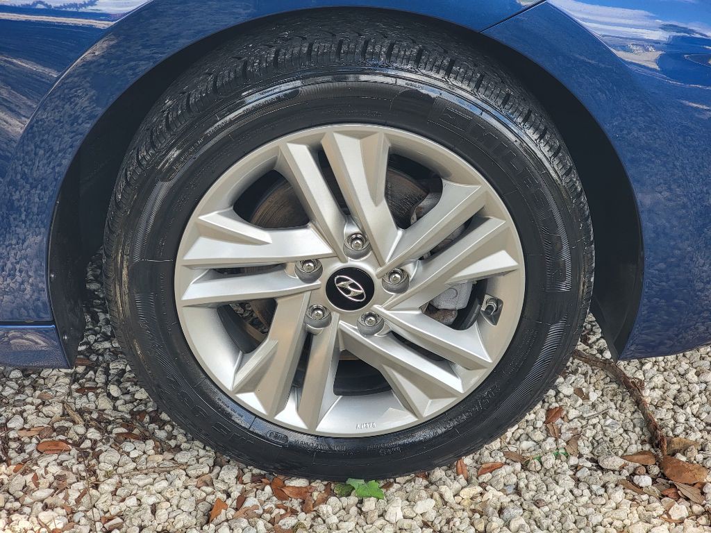 2020 Hyundai Elantra Image 9