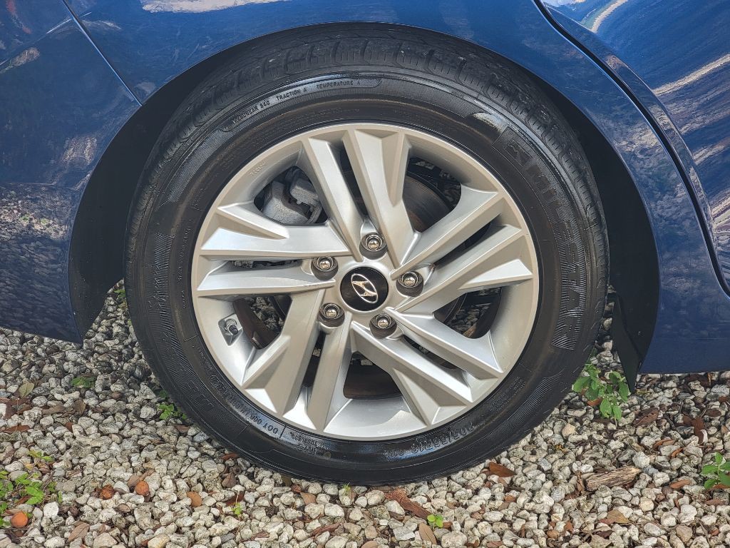 2020 Hyundai Elantra Image 10