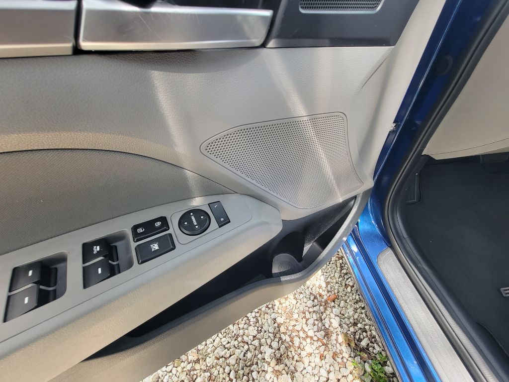 2020 Hyundai Elantra Image 17