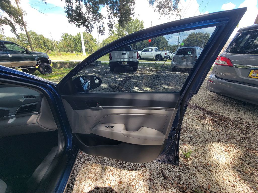 2020 Hyundai Elantra Image 30