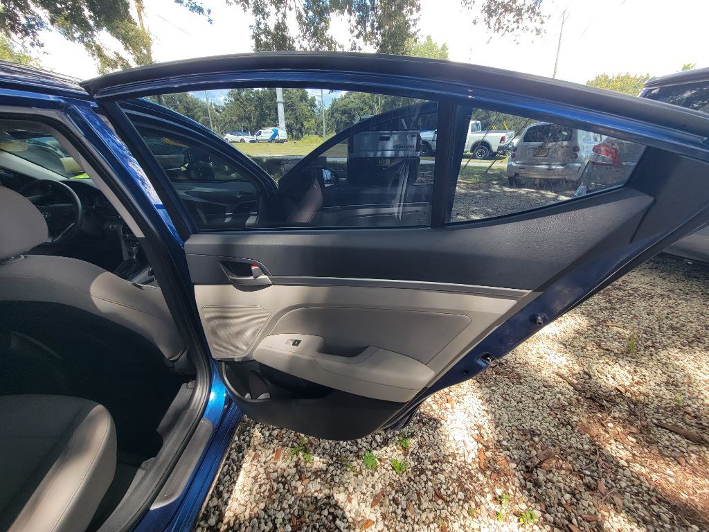 2020 Hyundai Elantra Image 32