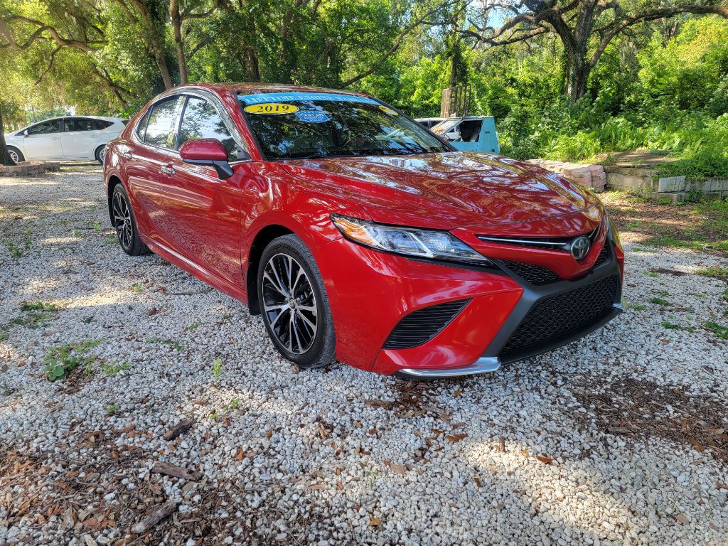 2019 Toyota Camry Image 1