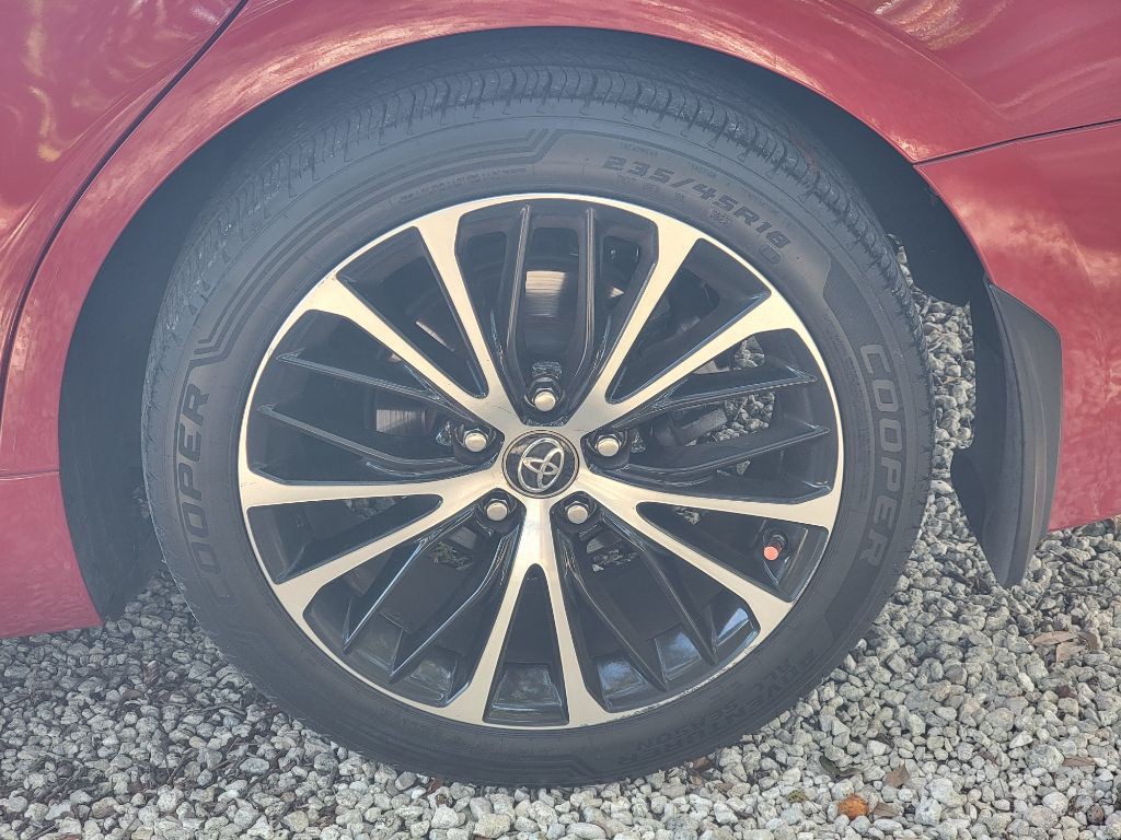 2019 Toyota Camry Image 13