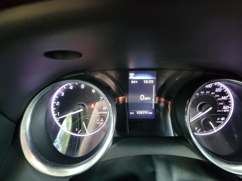 2019 Toyota Camry Image 17