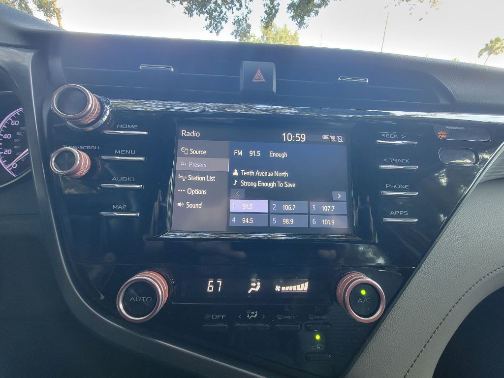 2019 Toyota Camry Image 19