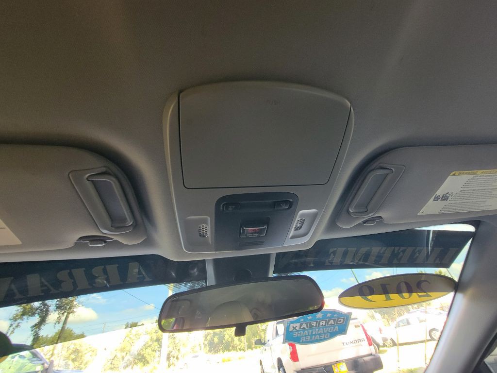 2019 Toyota Camry Image 24