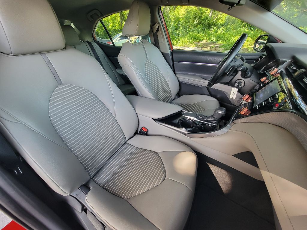 2019 Toyota Camry Image 26
